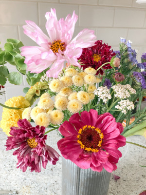 Local farm fresh flowers are Courtneys FAVORITE in the summer!!