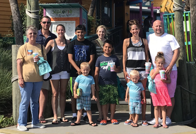 Taryn’s side of the family at Fudpuckers in Destin, FL