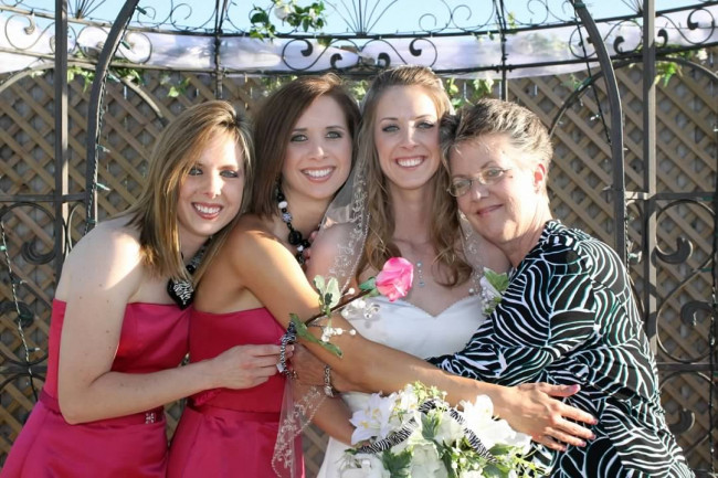 Taryn with her Mom (Cheryl) and her Sisters (April & Mercedes)
